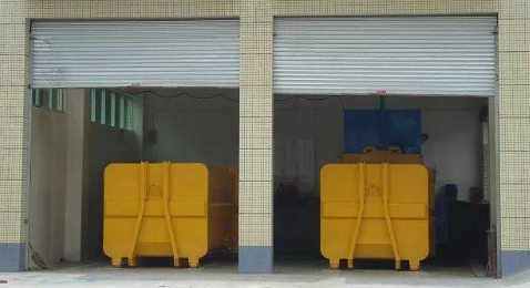 Hauler waste container